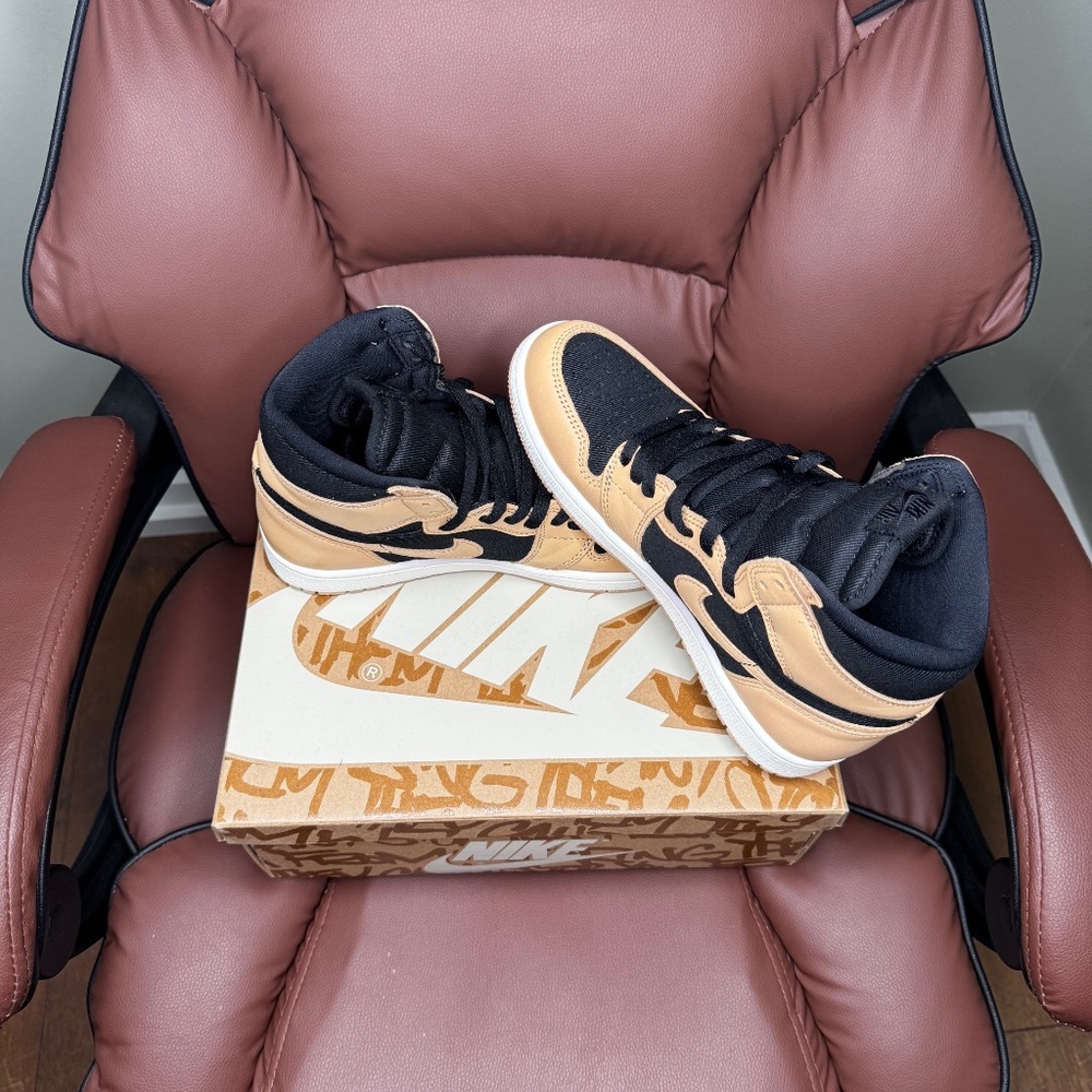 Jordan 1 Heirloom Black & Tan
